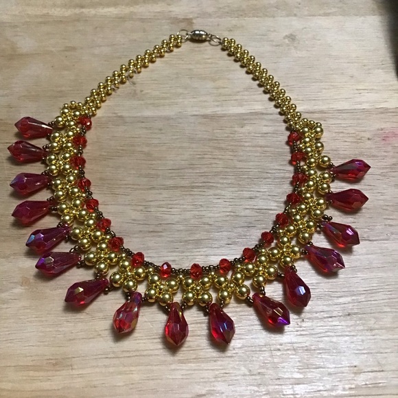 gold metal necklace w/ acrylic briolette & magnetic clasp .. gold & red .. no-1 - Picture 2 of 4